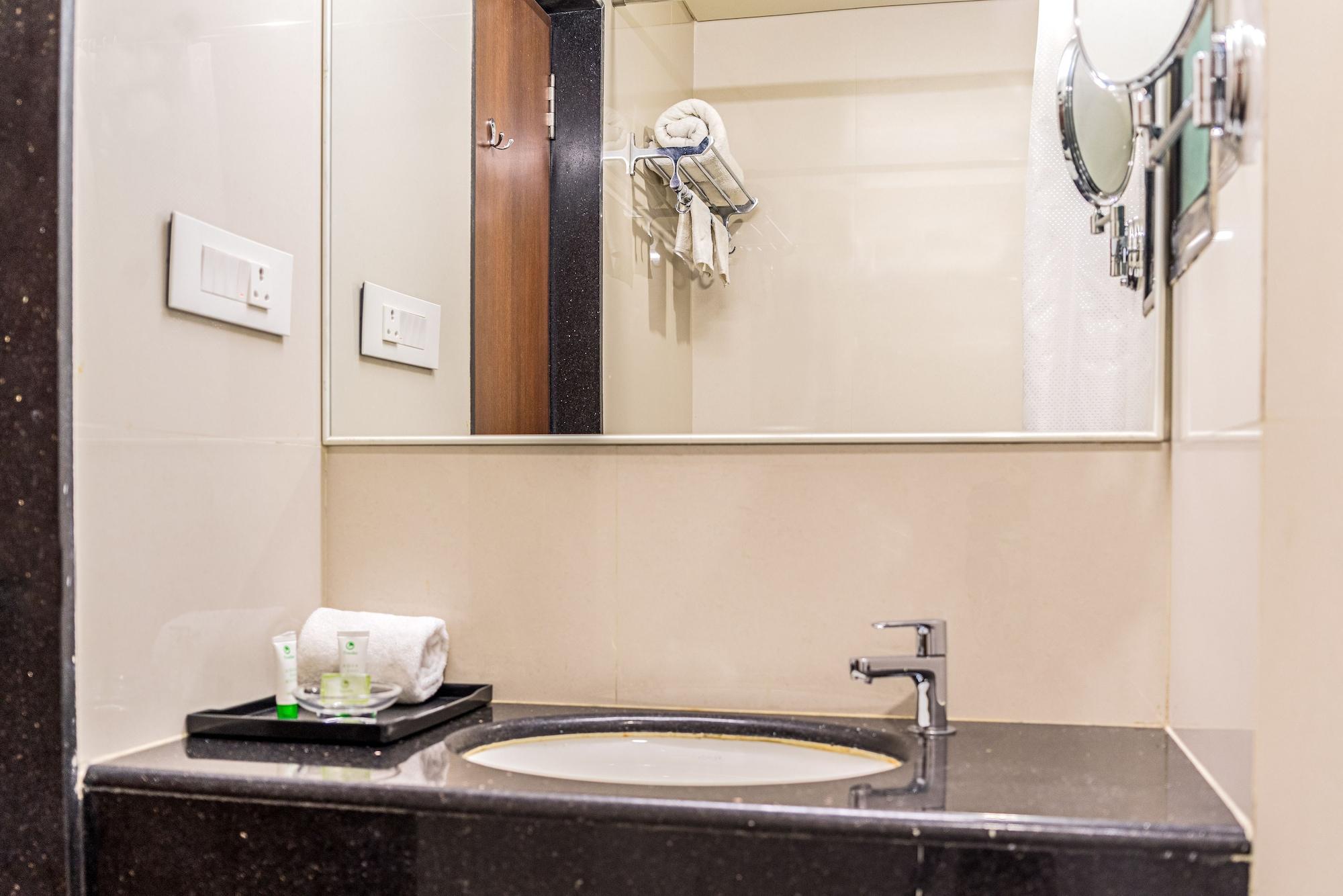 Treebo Premium Grand Emerald Pimpri-Chinchwad Eksteriør billede