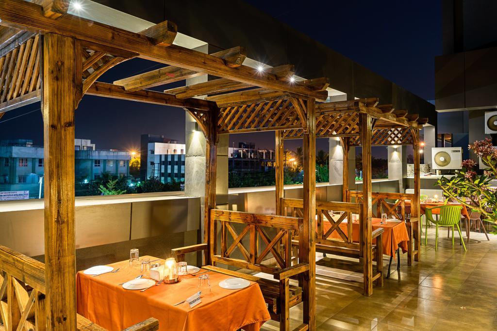 Treebo Premium Grand Emerald Pimpri-Chinchwad Eksteriør billede