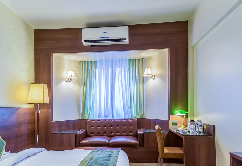 Treebo Premium Grand Emerald Pimpri-Chinchwad Eksteriør billede