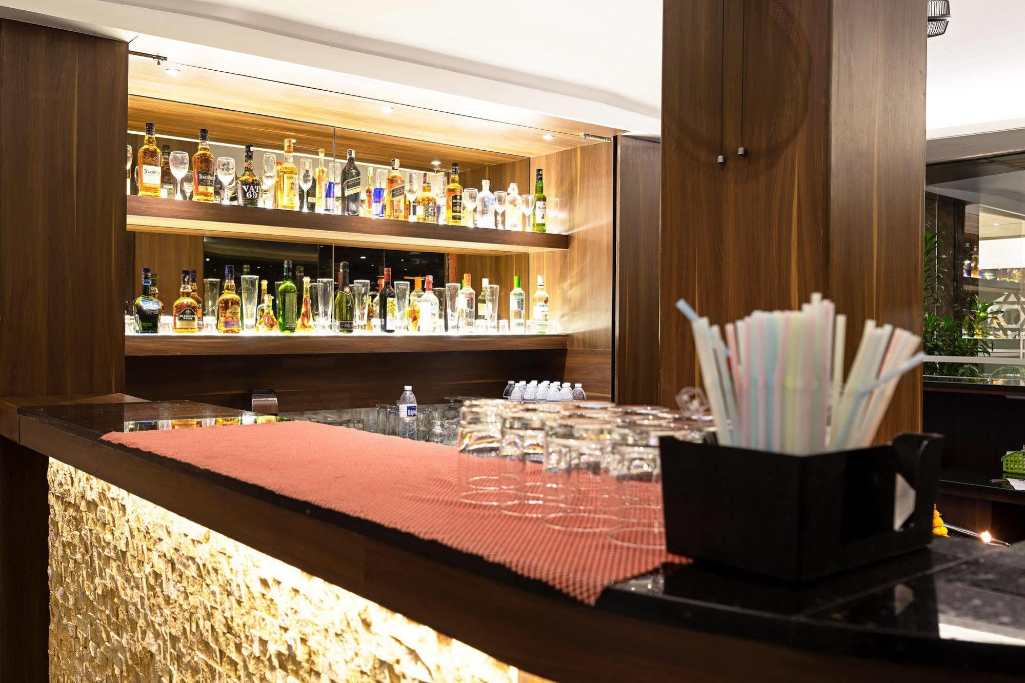 Treebo Premium Grand Emerald Pimpri-Chinchwad Eksteriør billede