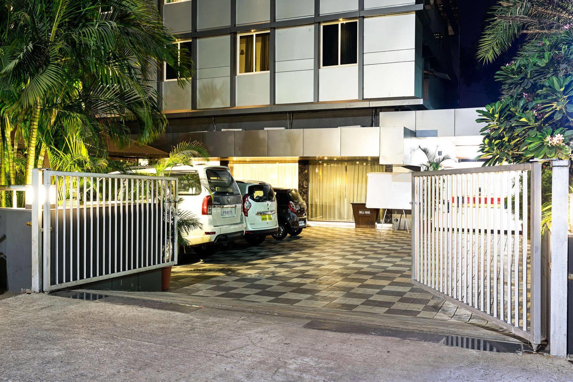Treebo Premium Grand Emerald Pimpri-Chinchwad Eksteriør billede